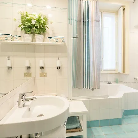 Design Ampio E Luminoso Guest house *