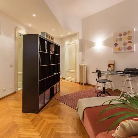 Design Ampio E Luminoso Milano